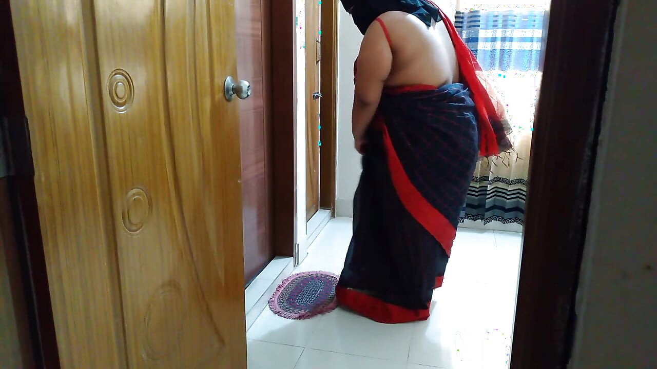Asian Hot Saree 35-year-old BBW Woman Tied Her Hands to the Door and Fucked by Neighbor
