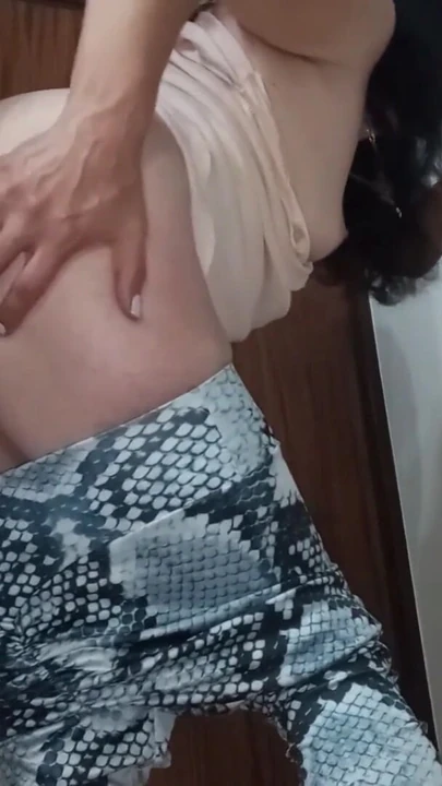 Moment puternic de la "Prietenul soțului meu vine acasă să mă fută în cur"