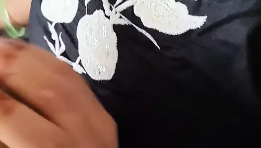 Pati ne apne patni ko romantic mood se chut ki chudai kiya aur chut ka maza liya . Indian desi village hindi viral sex videos