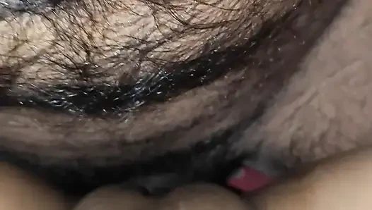 Haryana bhabhi disetubuhi oleh dever di malam hari dan mengambil kontol hitam besar di memek yang dicukur