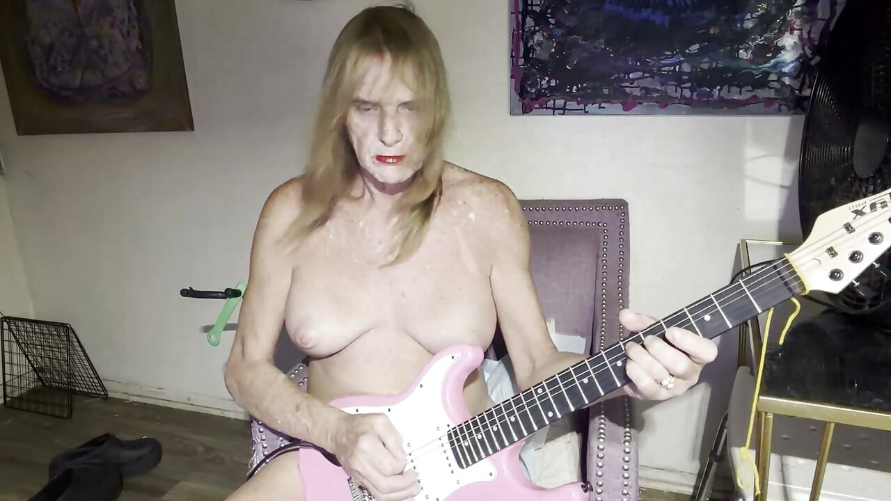 Lizzy Yum SD OCTOBER 2026 bathing masturbation dilating #16 behing scenes guitar