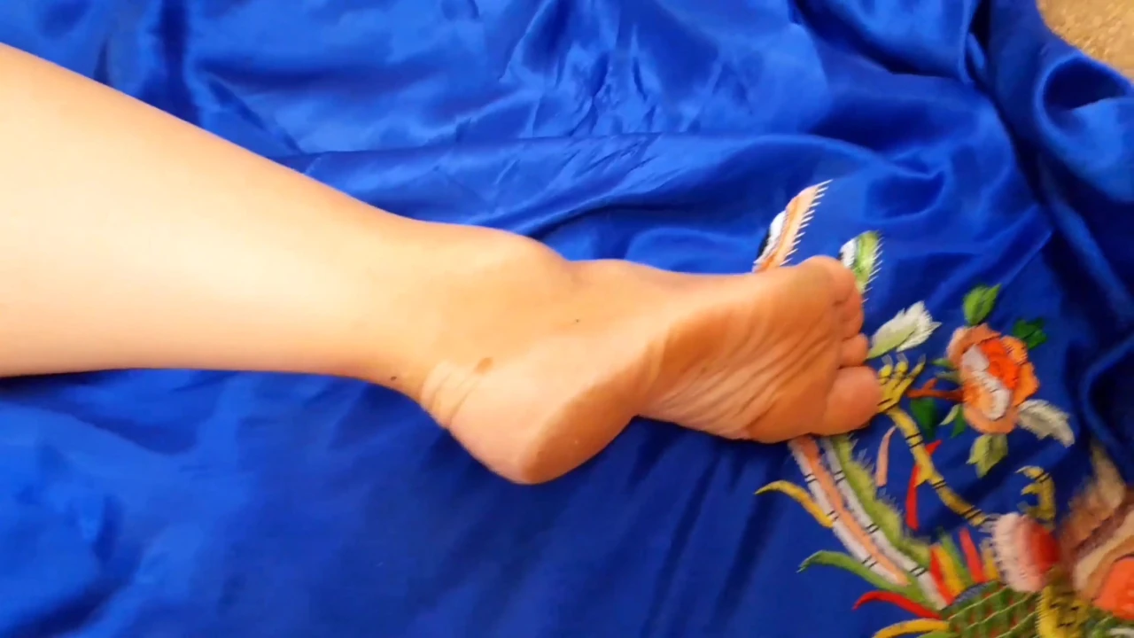 Games in Selena's Beautiful Natural Feet