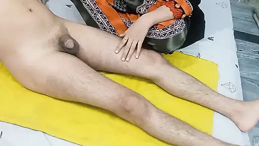 Indischer ehemann, schöne ehefrau, großer schwanz, massage und fingern sahne, abspritzen in ehefrau hand