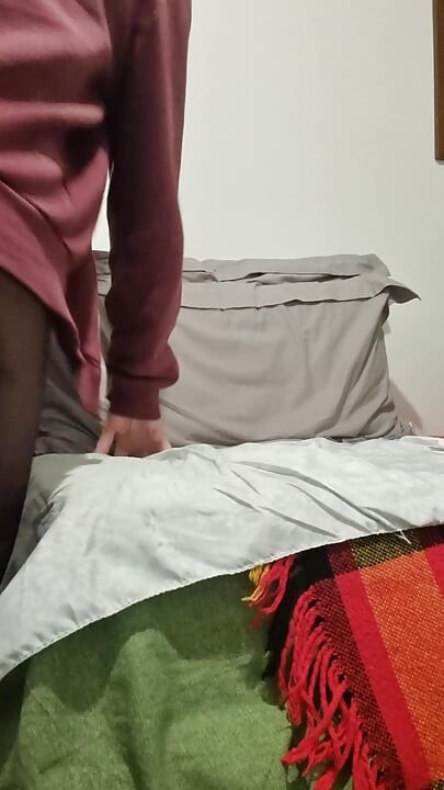 Femboy stretches his little hole