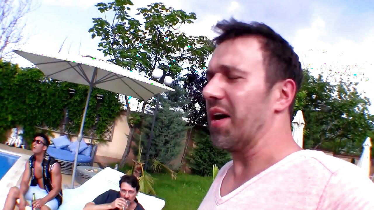 Titus pool party 2 - våta slampor knullas hårt i poolorgien