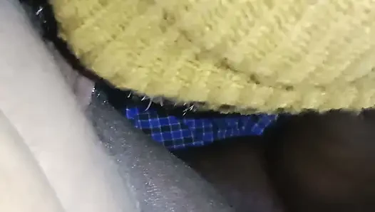 Tante seksi india lagi asik jilat memek istri temannya sendiri