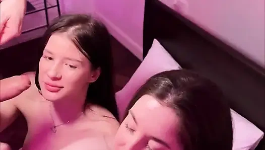 Sürtük erkek delisi vahşi grup seks çılgınlığında göğüslerimden boşalıyor