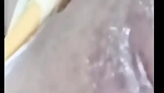 Это было так хорошо, я пришла в брызгах, у меня был мой первый сквирт!