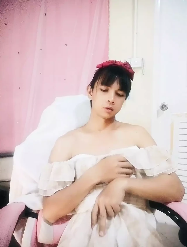 Crossdresser solo