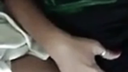 Travesti Mostrando bir pika