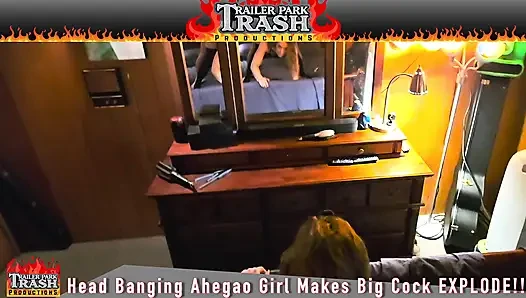 Ahegao kızı patlayana kadar büyük yarak üzerinde twerk yapıyor!