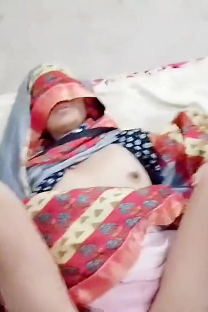 Neighbor Bhabhi Fuck During the Day