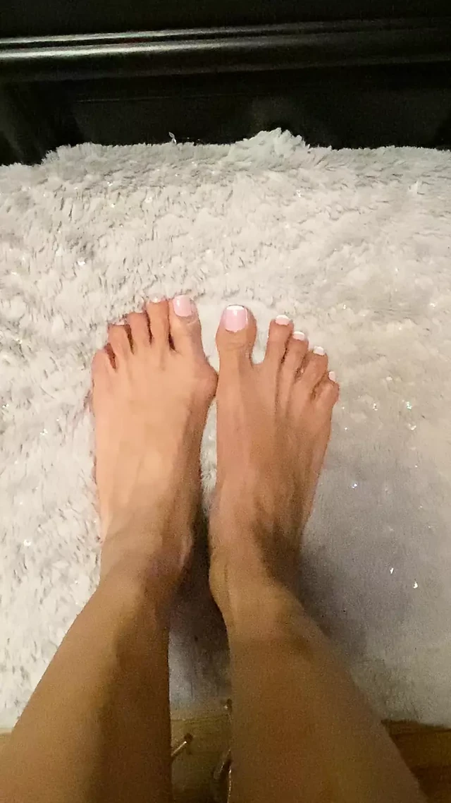 Sexy Legs with Tiny Feet with long toes in sexy high heels