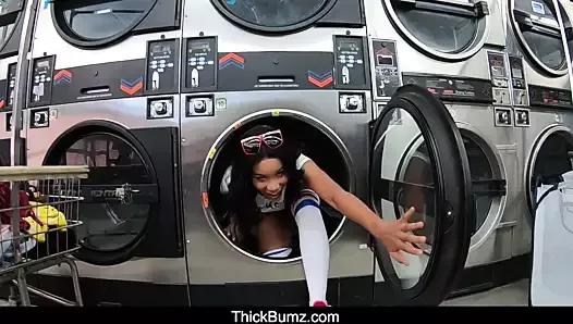 Bubble Butt Ebony Babe Jenna Foxx Fucks at the Laundromat