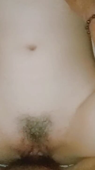 Mager oskuld smal fitta asiatisk