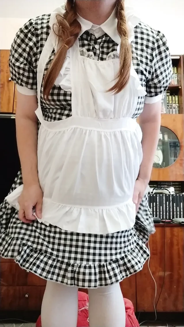 Sissy maid posing and cum