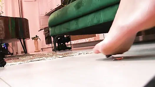 Giantess'in farkında değil