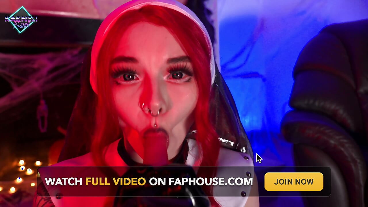 Biarawati memuaskan memek dan pantatnya yang penuh nafsu