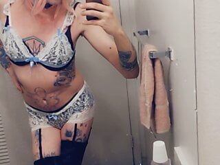 Sexy lingerie da coniglietta cosplay vuole il cazzo dentro di lei