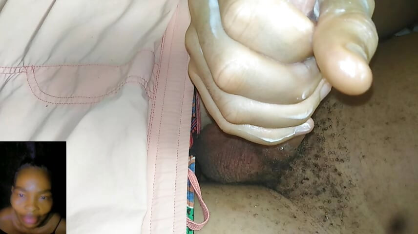 Ragazza di 18 anni si masturba