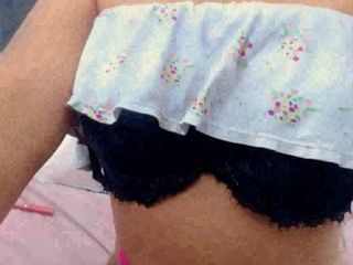 girlshiw tits in top and worn black bra