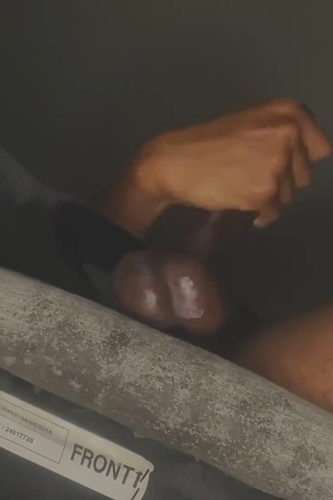 我用了我的新鸡巴戒指并像一个 incel 一样颤抖