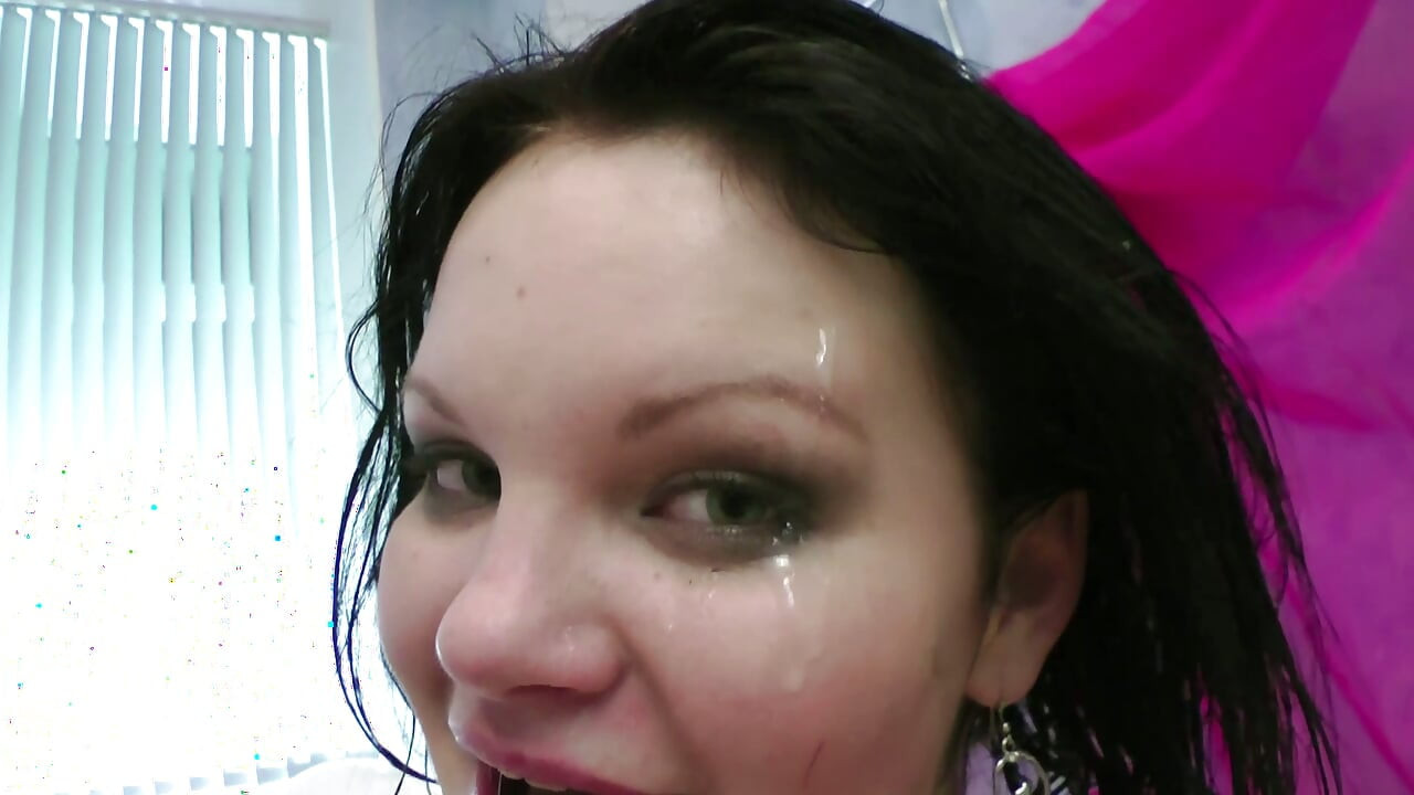 En La Bañera Follando Con Fuerza Con Una Mila Romana Caliente