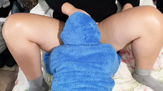 My girlfriend eats my wet throbbing pussy hotly - Lesbian-candys