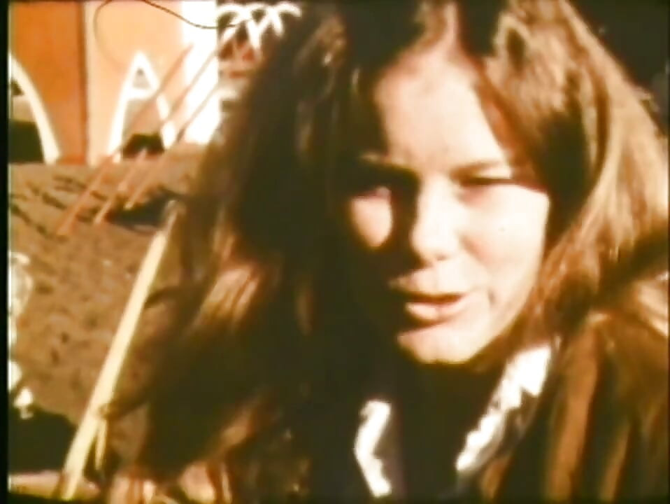 Vintage rondborstige schoonheid berijdt een grote pik