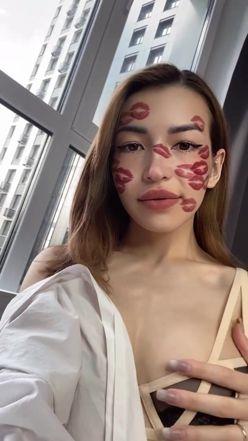 No top, no shame