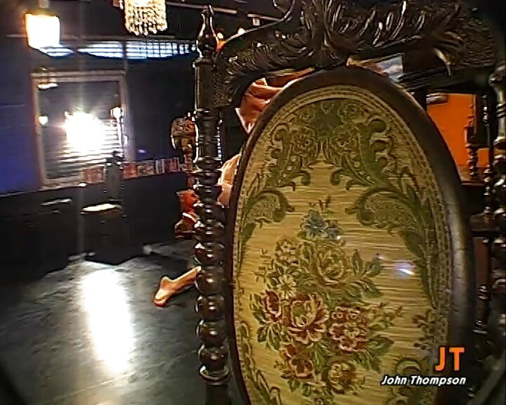 Bukkake Ggg John Thompson'da klasik boşalma yutan lezbiyen çift