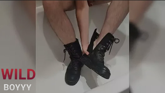 Security Guard cum on work shoe in tub