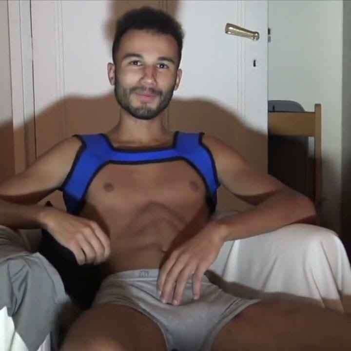 Aproveite este incrível amator pornô francês em pêlo com caras tão sexy