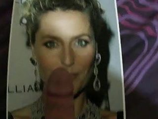 Gillian Anderson est une MILF sexy