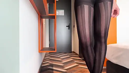 Ich nasse mich in meinen strumpfhosen