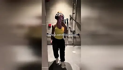 Киска 18-летней Thot раздвигается перед камерой! Зияние без цензуры