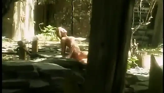 Lustvolle blondine bekommt ihren runden arsch von hinten geknallt