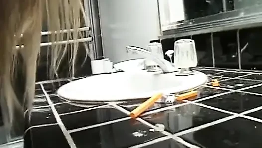 İki Studs ile Sıcak Üçlü Sarışın Kız