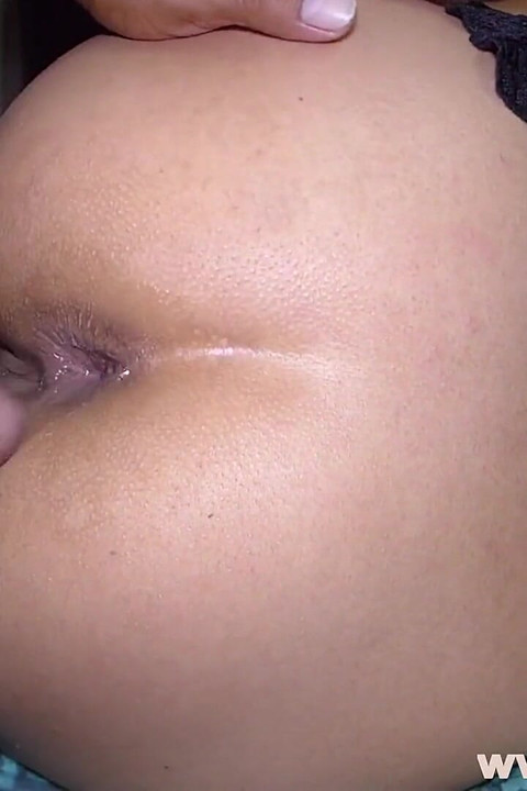 Prim-plan anal și ejaculare înăuntru pentru mama vitregă