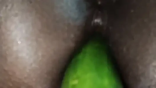 Karım içine salatalık soktuğu için patlıyor
