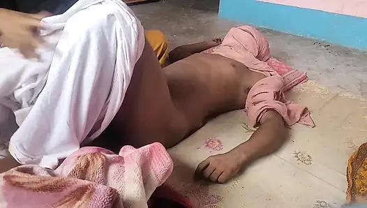 Anne kadın üvey erkek (Bangladeşli) ile viral seks videosu