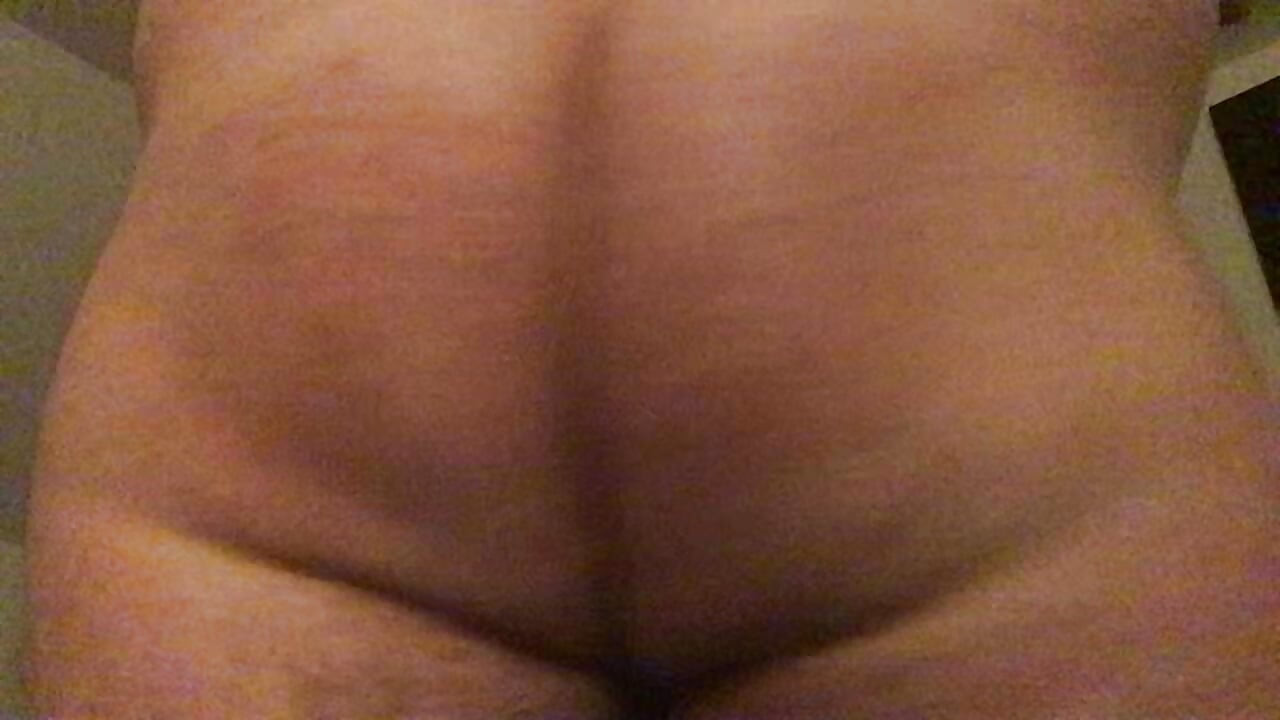 Naked Chub Shakes and Jiggles His Big Fat Oiled Up Ass in Slow Motion