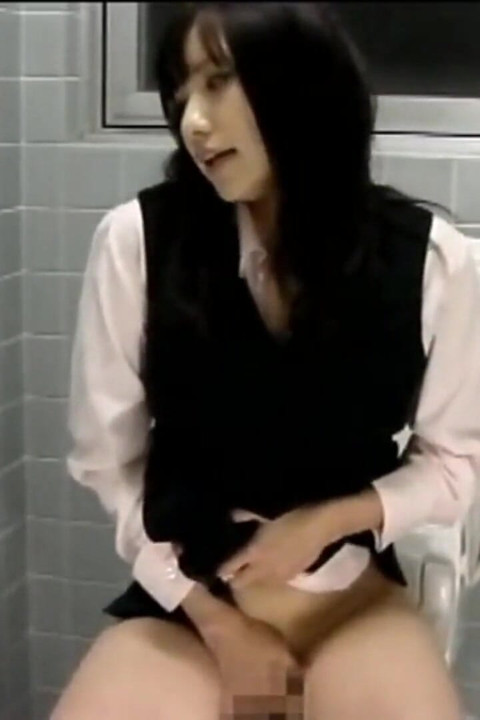 Stuck up Older Woman - Toilet Masturbation - Ep4