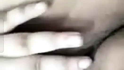 Sakso yüksek sınıf Delhili kız görüntülü görüşme sakso çekiyor.