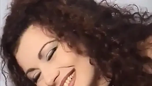 Jessica Rizzo продюсирует Troiette Per Cazzo