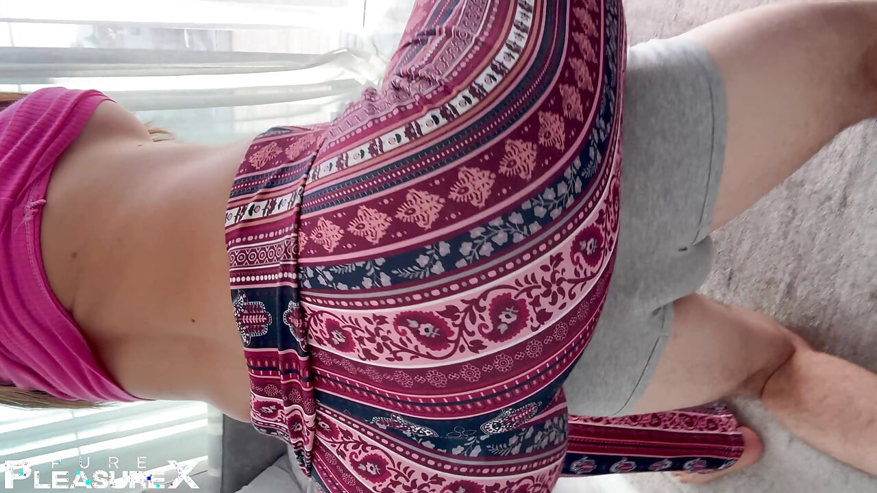 Femeie latino Twerk pe pulă - Nebunie cu coada balenei