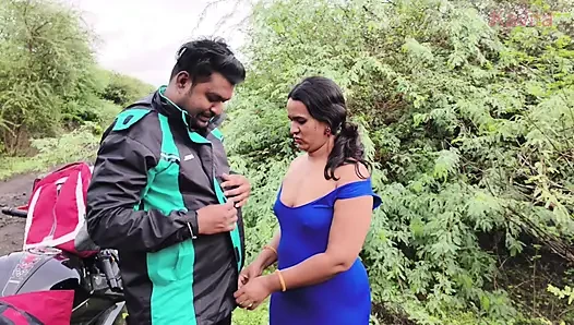 Desi indische Marathi Kavita bhabhi (Vahini) fickt im freien im dschungel im doggystyle mit blauem sexy kleid und schmutzigem blowjob