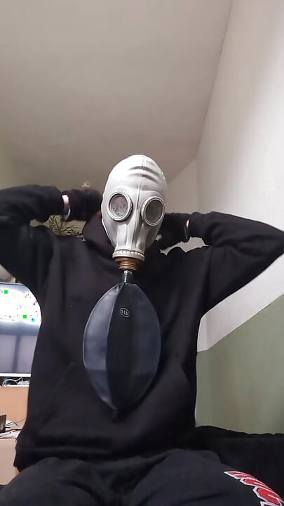 gasmask breathplay with diffrent gags
