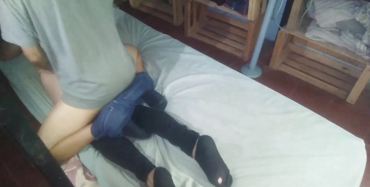 Am luat din partea a într-o cămașă albă și pantofi negri la Amurg