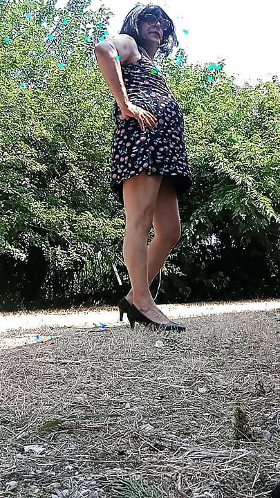 Travesti dölünü yiyor